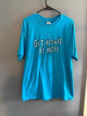 Moe's Southwest Grill Graphic T-Shirt Blue Fish Tacos - Size L